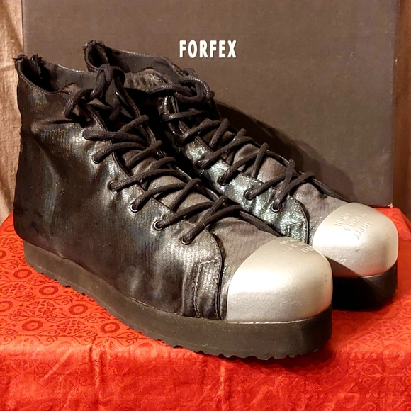 Forfex 'No Kill' iridescent black steel-toed sneaker boots, EU40, EUC - Picture 3 of 14